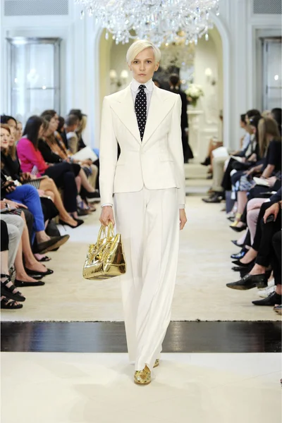 Look 18